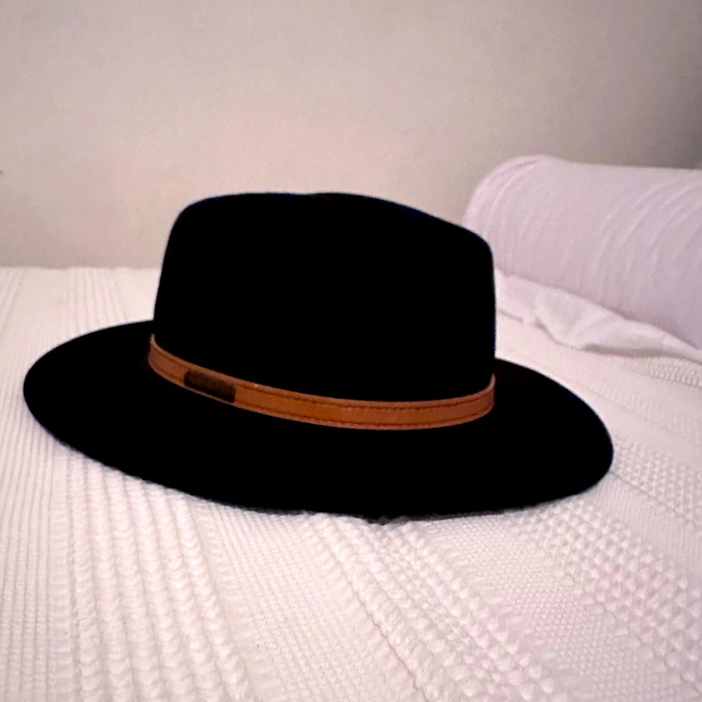 Men’s black hat